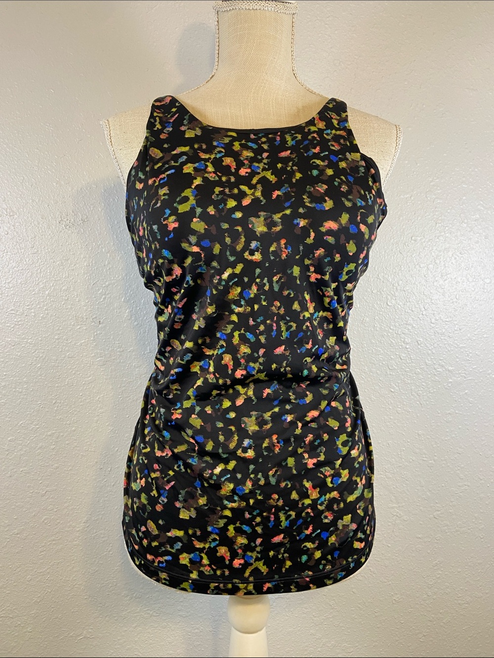 Athleta Athleisure Chic Modest Colorful Animal Print Tankini Top Size Large
